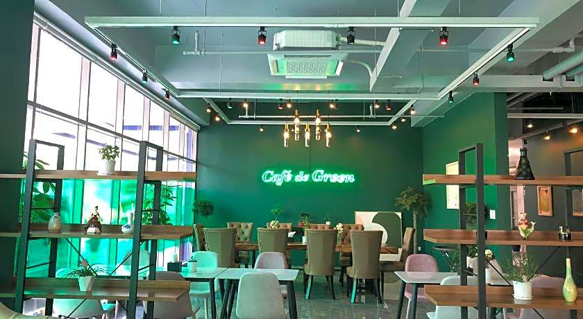 Отель Clover 5