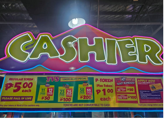 Papan harga token di kasir arena permainan SM Mall