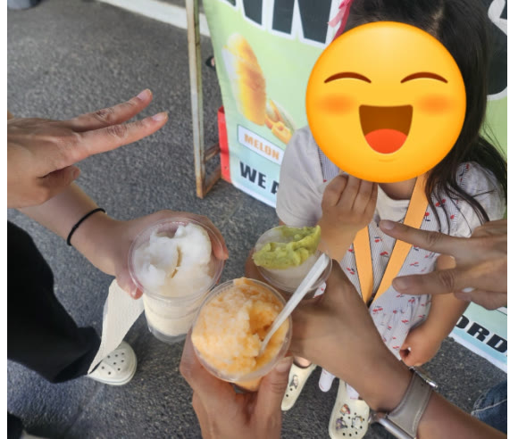 Tiga cup serbat rasa buko, melon, dan alpukat
