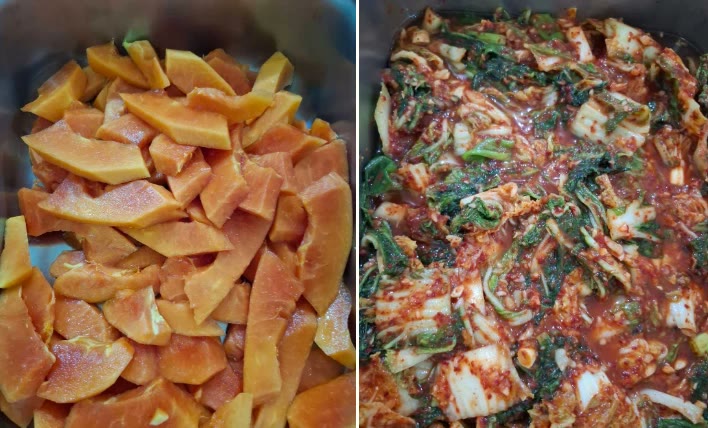 Irisan pepaya dan kimchi sawi putih